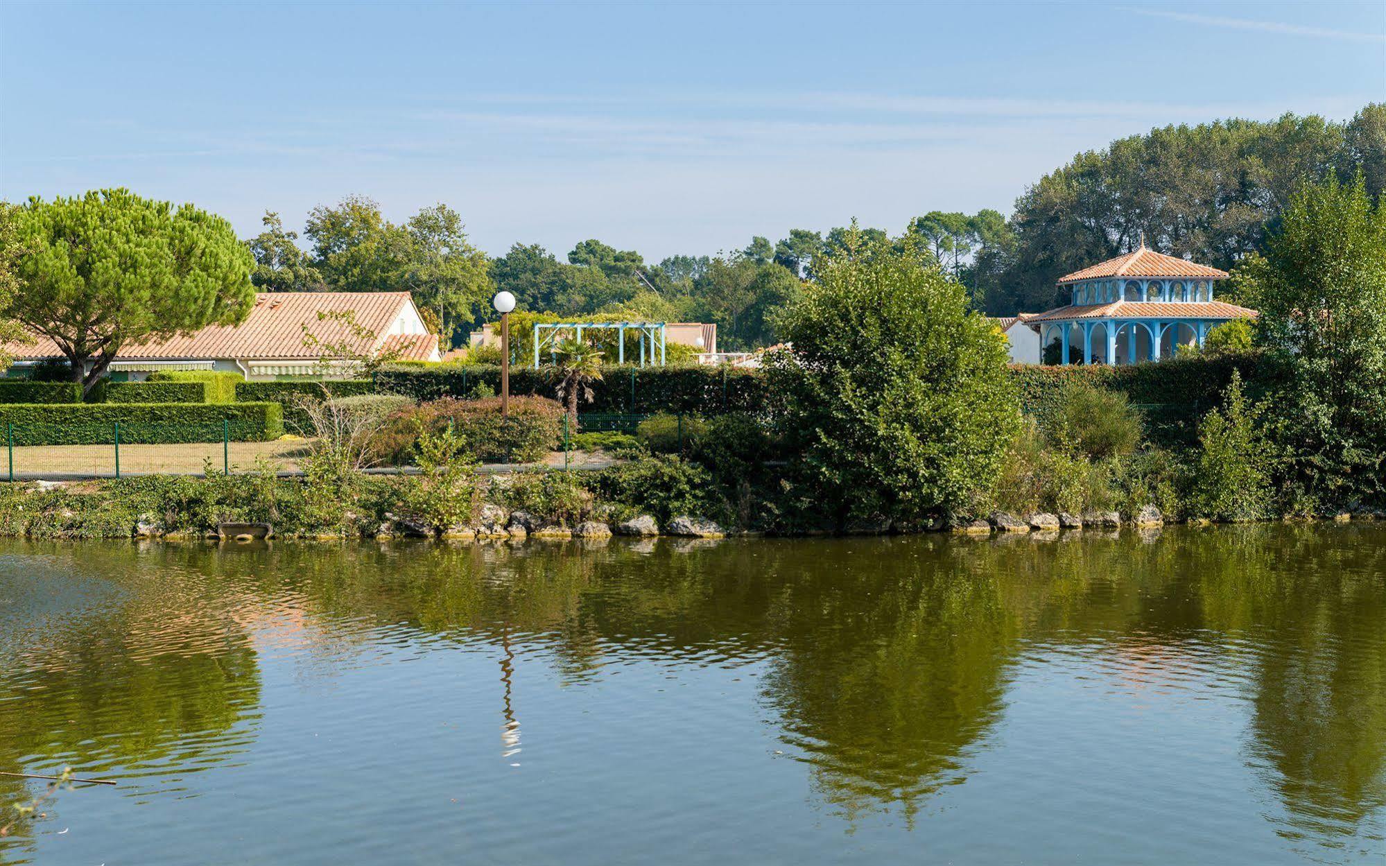 Hotel Lagrange Classic Le Clos Des Chenes Les Mathes Exterior foto